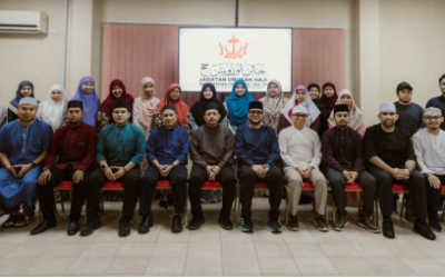 MELAHIRKAN PEMBIMBING HAJI, UMRAH PROFESIONAL, BERPENGETAHUAN TINGGI